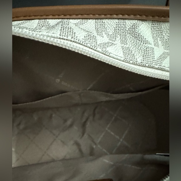 Michael Kors purse - Picture 3 of 4